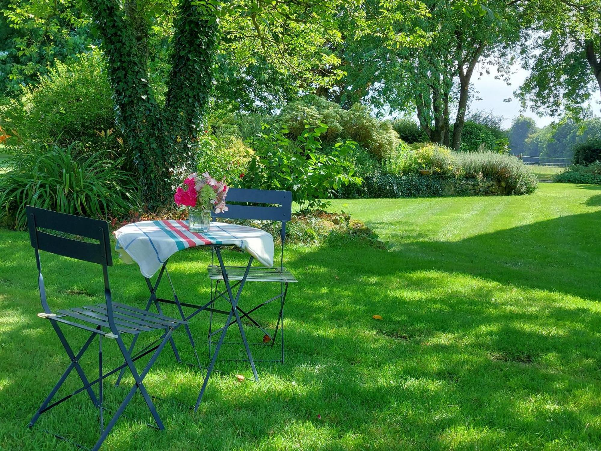 La Maison De Marie, Au Coeur De La Campagne Avec Table D'Hotes Sur Reservation Kérien Esterno foto